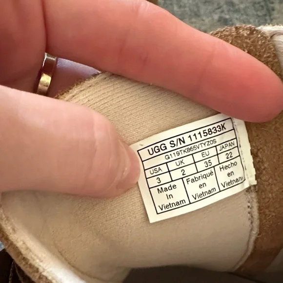 UGG Kids Tan bailey Boots with Starry Bow - Picture 9 of 9